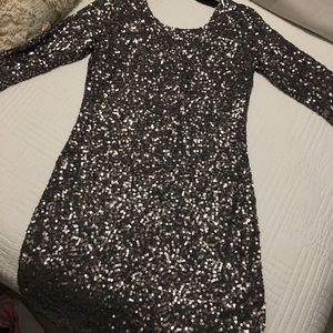 3/4 sleeve sequined form fitting dress!